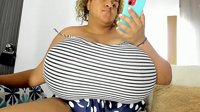 bigmom69  online show from April 7, 10:22 pm