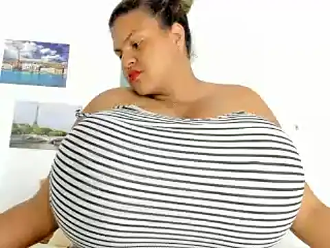 Snapshot of bigmom69_ chatting on March 1, 10:53 pm bigmom69 online show from March 1, 10:53 pm