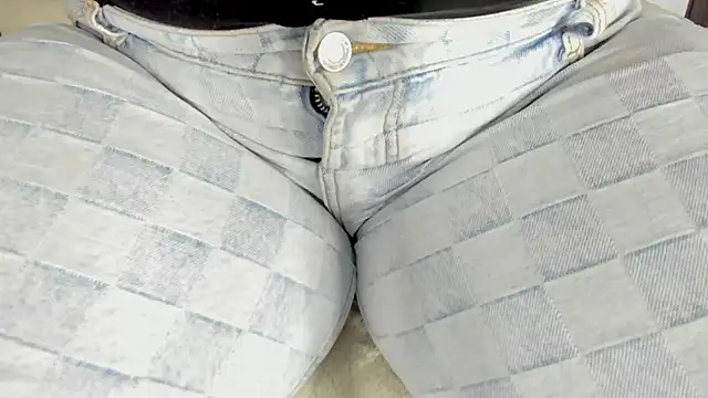 Snapshot of bigmom69_ chatting on October 17, 2:08 pm bigmom69 online show from October 17, 2:08 pm