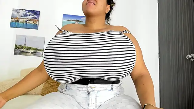 Snapshot of bigmom69_ chatting on October 28, 5:01 pm bigmom69 online show from October 28, 5:01 pm