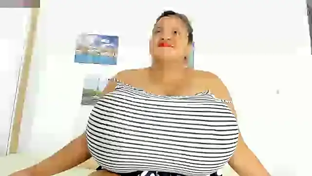 Snapshot of bigmom69_ chatting on February 10, 3:53 pm bigmom69 online show from February 10, 3:53 pm