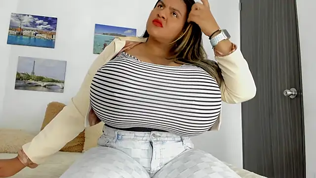 Snapshot of bigmom69_ chatting on October 4, 10:33 pm bigmom69 online show from October 4, 10:33 pm