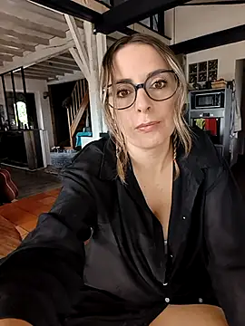 Jade Emeraud online show from March 26, 9:40 am