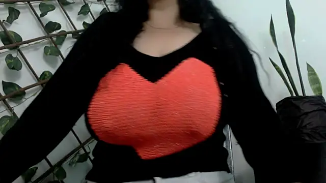 Snapshot of Donniia chatting on January 12, 1:05 pm Donniia online show from January 12, 1:05 pm