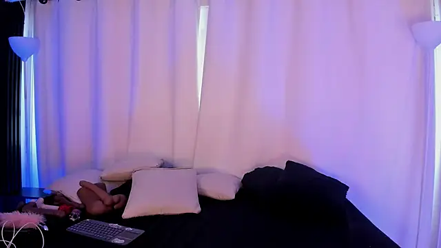 Snapshot of Emiilycollins chatting on January 12, 3:52 pm Emiilycollins online show from January 12, 3:52 pm