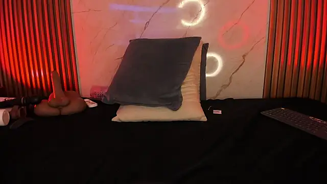 Emiilycollins online show from January 31, 2:15 am