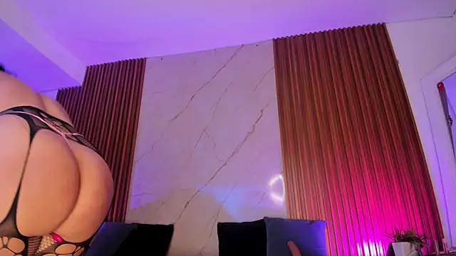 Emiilycollins online show from February 17, 9:54 pm