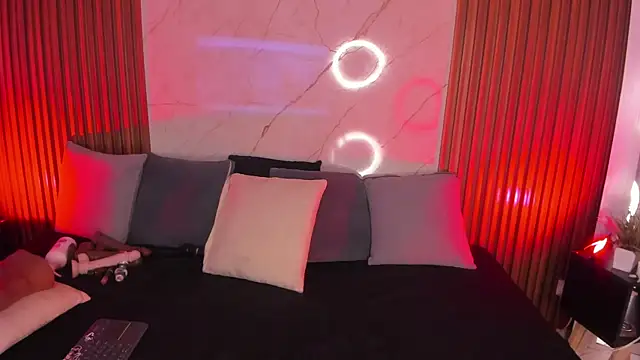 Emiilycollins online show from March 5, 10:43 pm