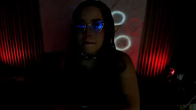 Emiilycollins online show from February 12, 9:33 pm