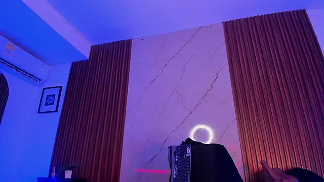 Emiilycollins online show from October 23, 10:30 pm