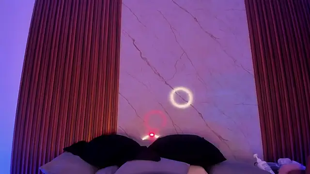 Emiilycollins online show from December 5, 2:10 am