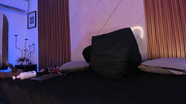 Snapshot of Emiilycollins chatting on December 20, 1:30 am Emiilycollins online show from December 20, 1:30 am