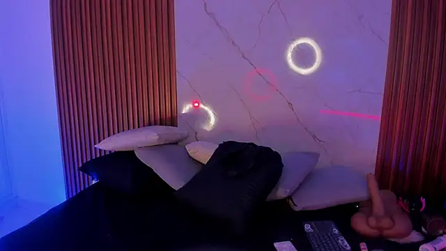 Emiilycollins online show from November 27, 1:39 am