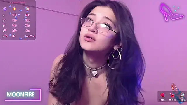 Snapshot of moonfiredancer chatting on November 26, 4:12 am moonfiredancer online show from November 26, 4:12 am