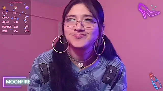 Snapshot of moonfiredancer chatting on November 27, 11:10 am moonfiredancer online show from November 27, 11:10 am