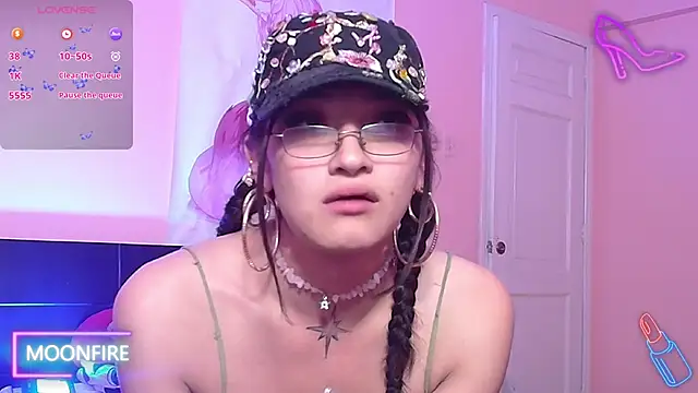 Snapshot of moonfiredancer chatting on December 5, 3:16 am moonfiredancer online show from December 5, 3:16 am