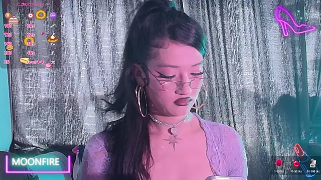 Snapshot of moonfiredancer chatting on November 7, 6:45 pm moonfiredancer online show from November 7, 6:45 pm