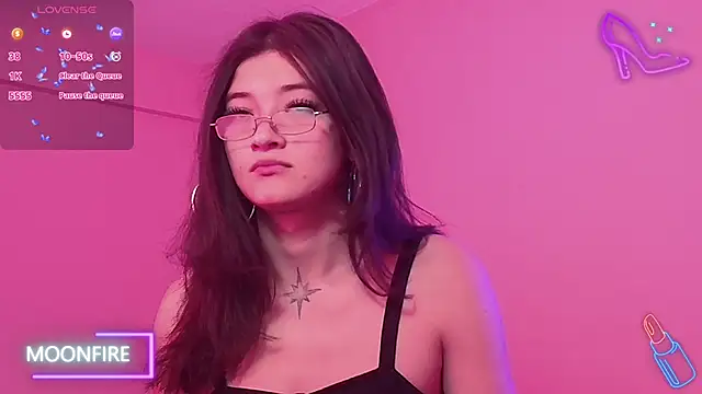 Snapshot of moonfiredancer chatting on November 26, 7:47 pm moonfiredancer online show from November 26, 7:47 pm