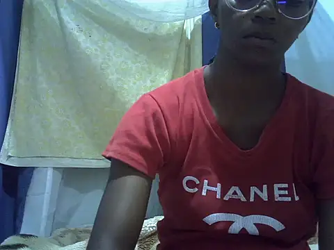 ElianeHot online show from March 18, 11:37 pm