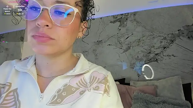 LIZ HOLMES online show from December 17, 11:04 am