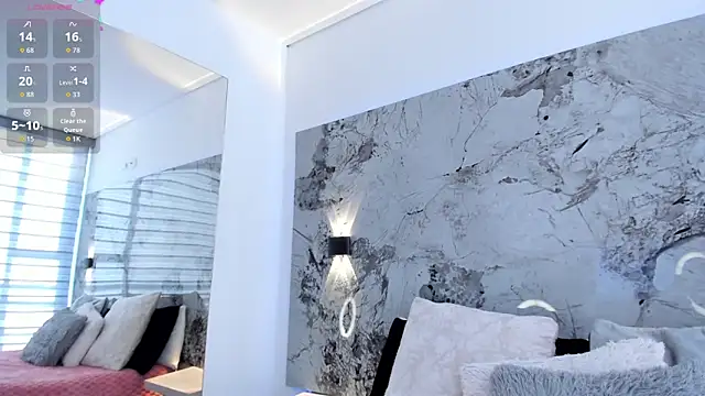 LIZ HOLMES online show from November 22, 12:04 pm