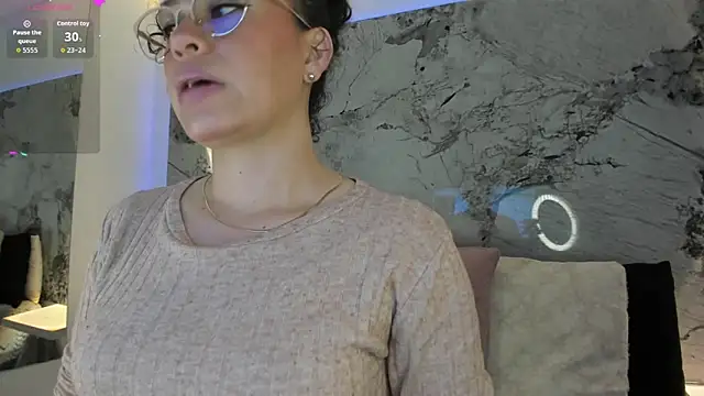 LIZ HOLMES online show from December 16, 10:52 am