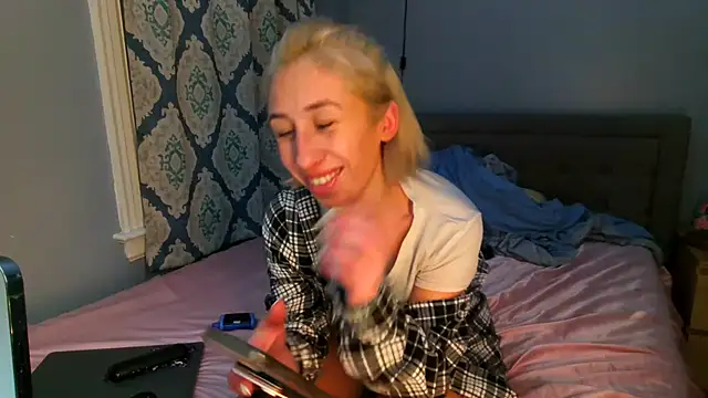 petitebarbiexxx online show from March 19, 5:19 am