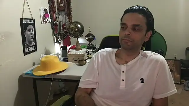Snapshot of GForceSavage chatting on September 14, 10:10 pm GForceSavage online show from September 14, 10:10 pm