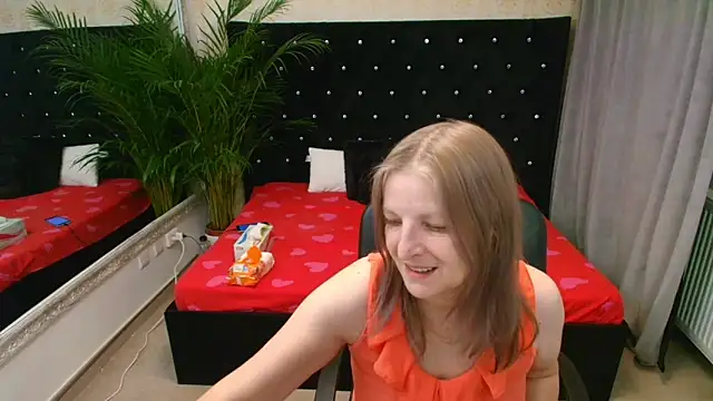 Snapshot of Lilly_hott chatting on November 28, 7:03 pm Lilly hott online show from November 28, 7:03 pm