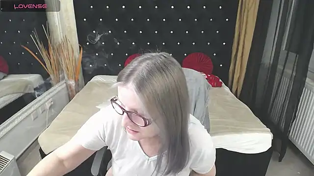 Lilly hott online show from March 10, 6:56 pm