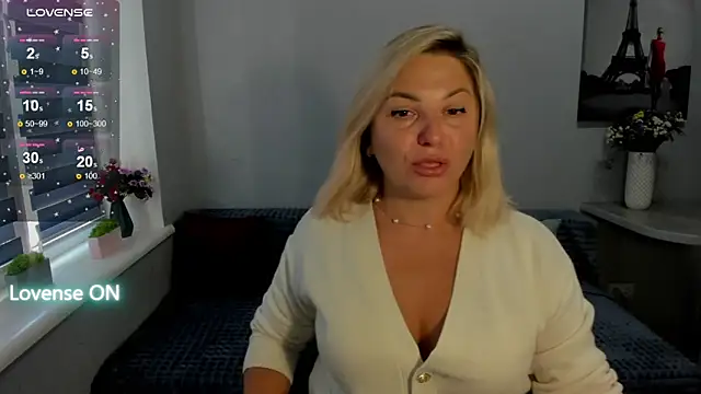 Snapshot of sweet___margaret chatting on October 15, 11:07 am sweet margaret online show from October 15, 11:07 am