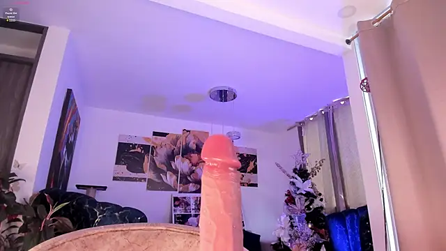 pretty pettite online show from January 5, 9:40 pm