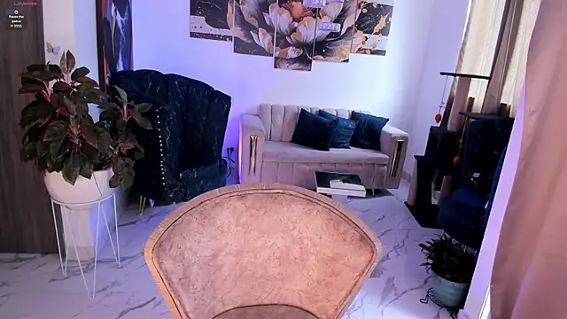 pretty pettite online show from February 6, 7:10 pm