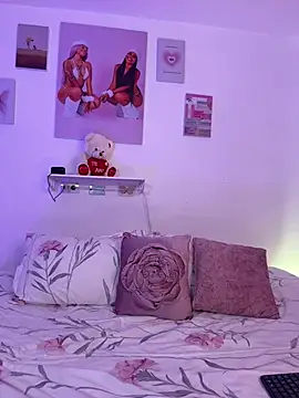 pretty pettite online show from April 21, 1:42 am