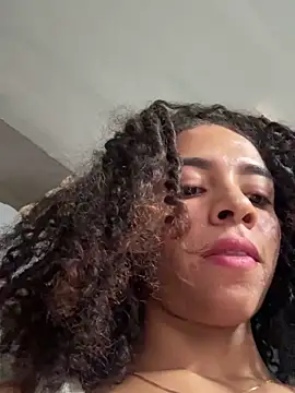 pretty pettite online show from December 19, 10:45 pm