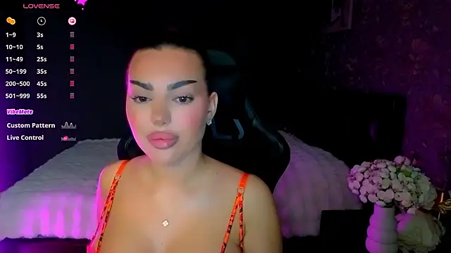 babyleilaa online show from February 18, 9:55 pm