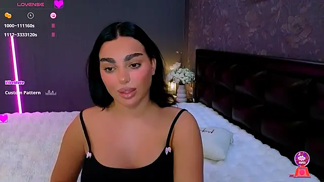 babyleilaa online show from October 17, 7:15 pm