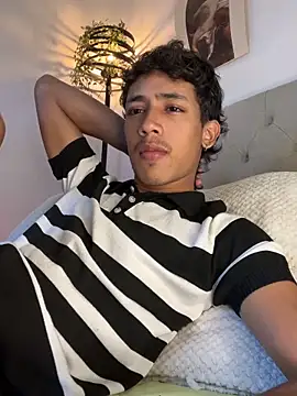 Ostin18hot online show from December 21, 2:13 am