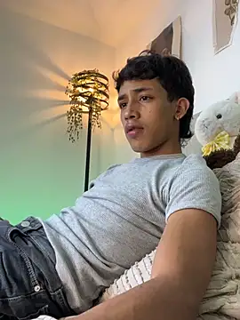 Ostin18hot online show from December 3, 5:19 am