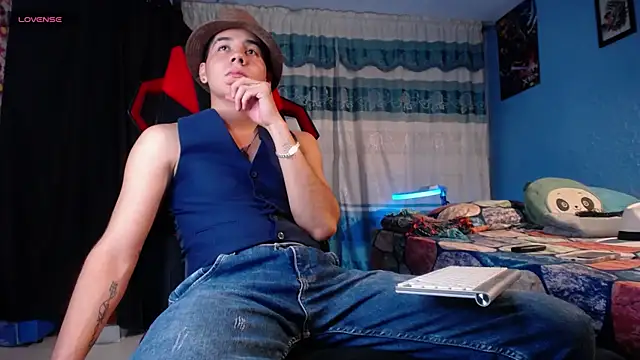 Snapshot of mexican_cum chatting on May 7, 1:43 am mexican cum online show from May 7, 1:43 am