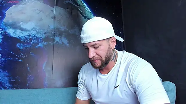 Snapshot of delessandro_world chatting on July 17, 12:19 am delessandro world online show from July 17, 12:19 am