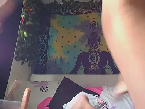 chanel 1041 online show from April 12, 1:47 pm