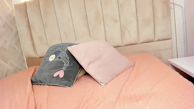 Anniie Queen online show from February 26, 3:17 am