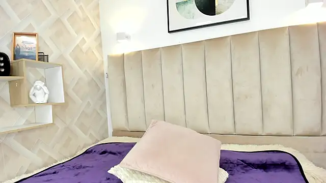 Anniie Queen online show from July 2, 4:18 am