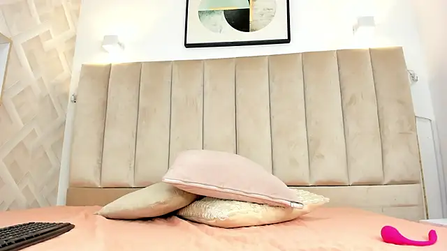 Anniie Queen online show from July 19, 3:59 am