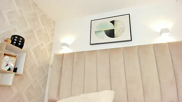 Anniie Queen online show from April 4, 4:08 am