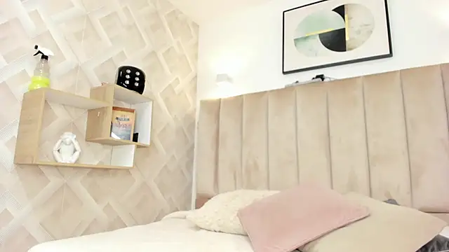 Anniie Queen online show from March 6, 3:23 am