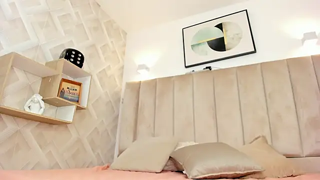 Anniie Queen online show from February 8, 3:04 am