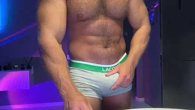 Snapshot of KarlosRichi chatting on November 13, 4:16 am KarlosRichi online show from November 13, 4:16 am