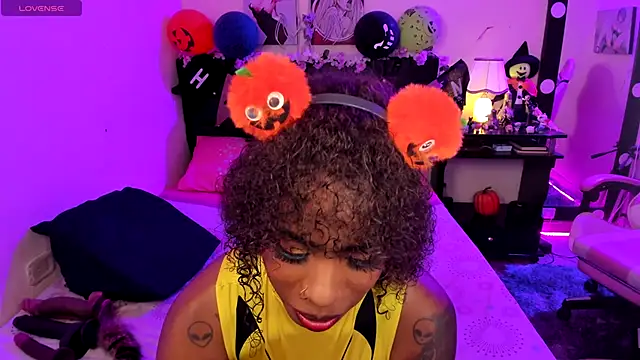 Snapshot of kary_bunny3 chatting on October 11, 6:03 am kary bunny3 online show from October 11, 6:03 am